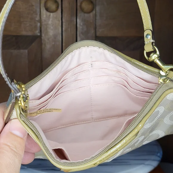 Coach Cream and Gold Clutch - Picture 9 of 13